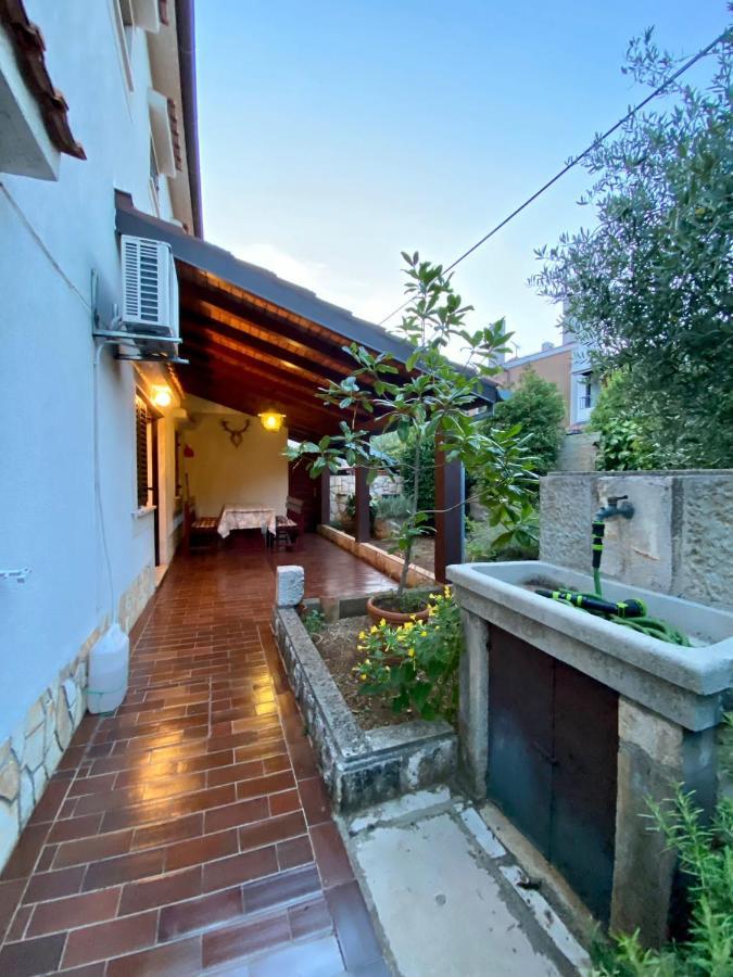 Apartmani Zora Cres Exterior foto